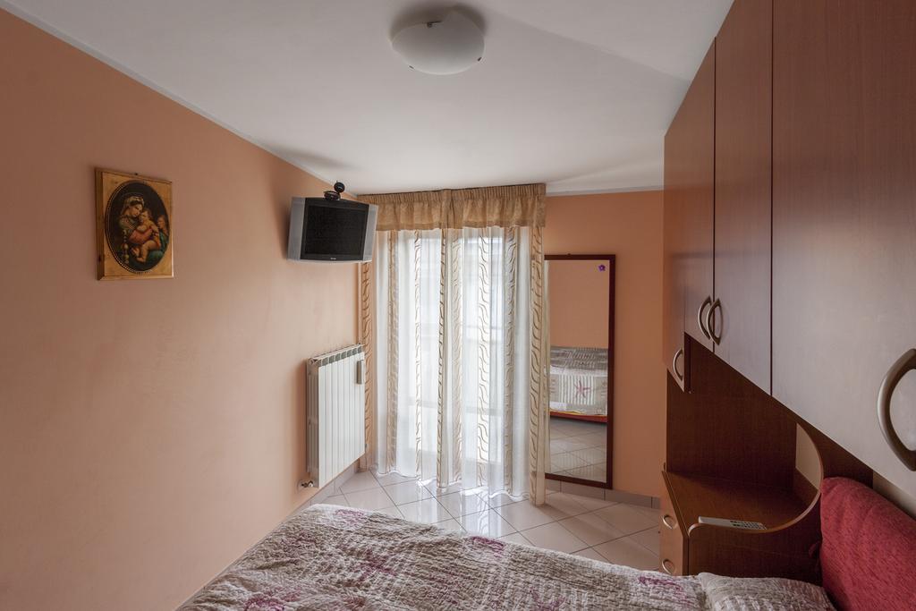 Palazzo Giallo Alba Adriatica Zewnętrze zdjęcie