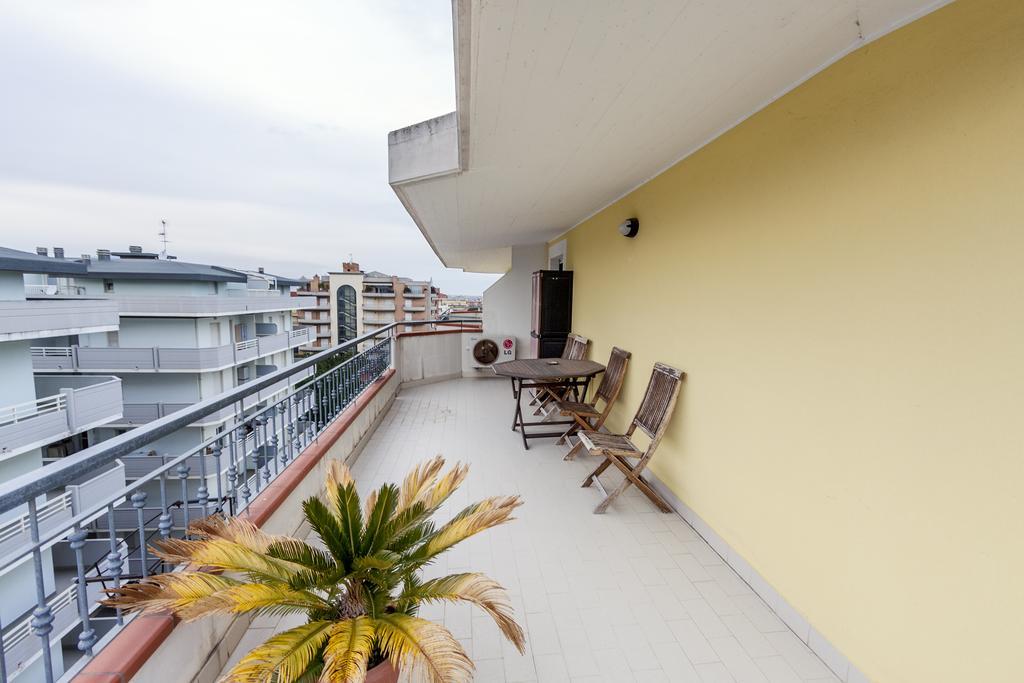 Palazzo Giallo Alba Adriatica Zewnętrze zdjęcie