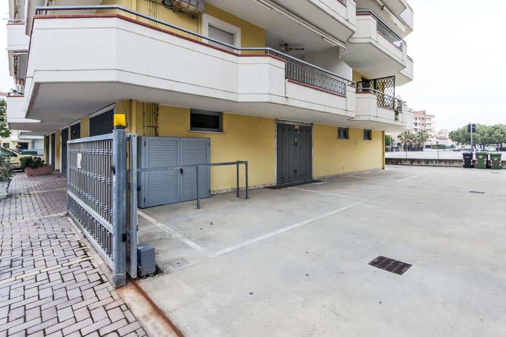 Palazzo Giallo Alba Adriatica Zewnętrze zdjęcie